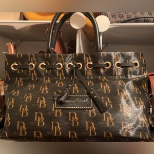 Dooney & Bourke signature 1975 tassel tote